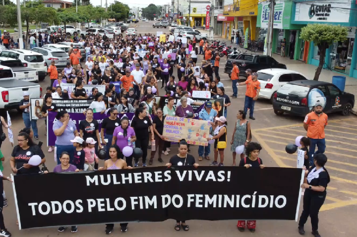 Caminhada do movimento “Mulheres Vivas” mobiliza comunidade em Juína contra a violência à mulher