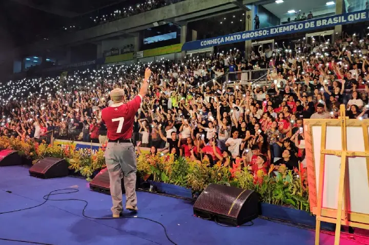 Cerca de 20 mil pessoas participam do primeiro dia do Vinde e Vede na Arena Pantanal