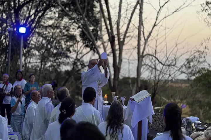 Encerramento da Semana Nacional da Família reúne fiéis na Gruta de Nossa Senhora em Juína
