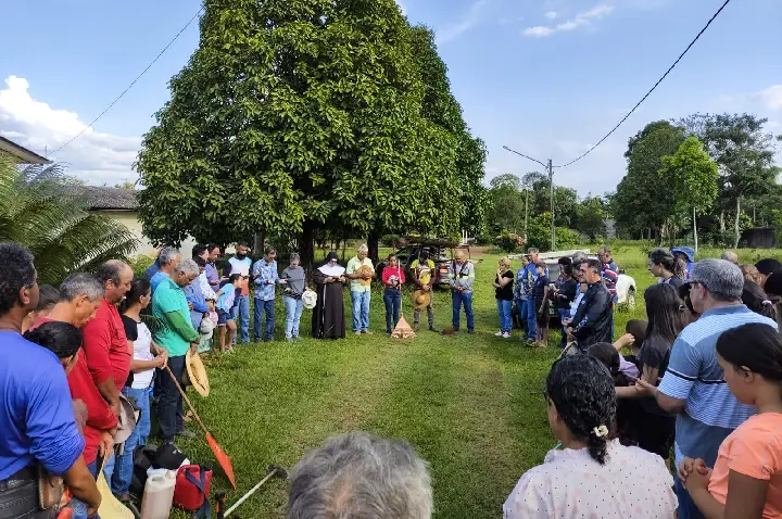 Fiéis promovem Mutirão de limpeza no Mosteiro São Francisco e Santa Clara
