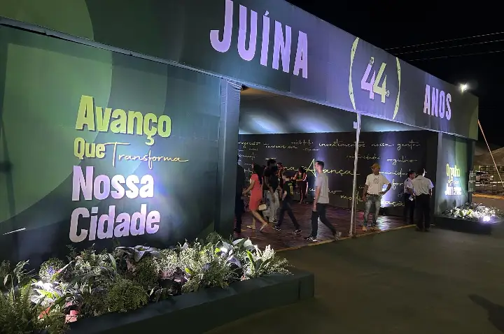 Juína celebra 44 anos com grande festa, shows nacionais e tradicional corte do bolo