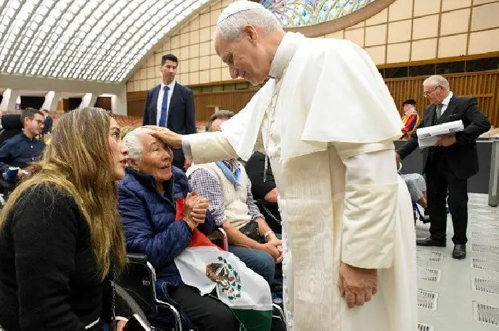 Leão XIV: Cristo não retorna à vida sozinho, mas arrasta consigo toda a humanidade