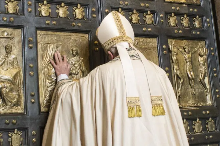 Leão XIV fecha a porta santa da basílica de São Pedro e conclui o Jubileu da Esperança