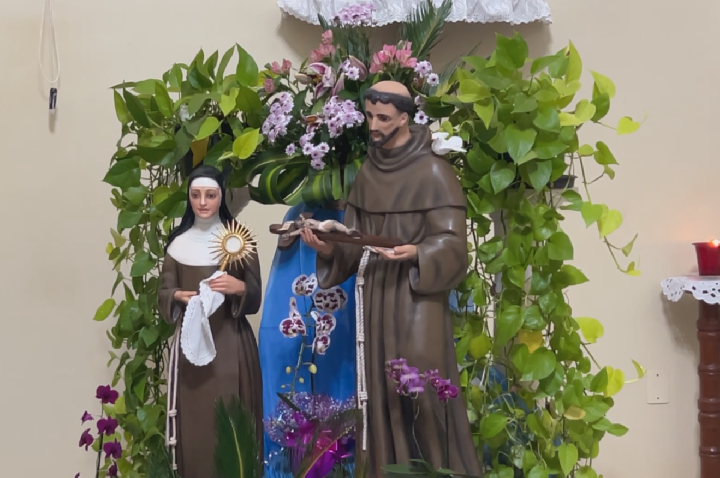 Mosteiro celebrou o Dia de Santa Clara com missa e devoção franciscana em Juína