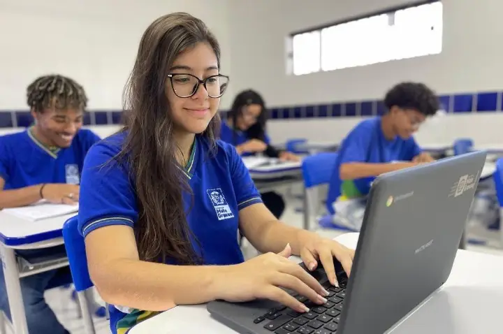 Rede estadual tem vagas para 2027; Seduc orienta famílias que perderam prazo da Matrícula Web
