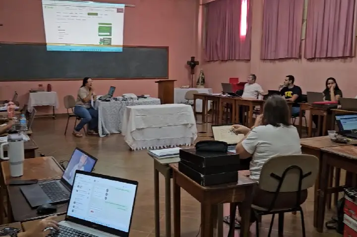 Secretárias e secretários paroquiais da Diocese de Juína participam de encontro formativo