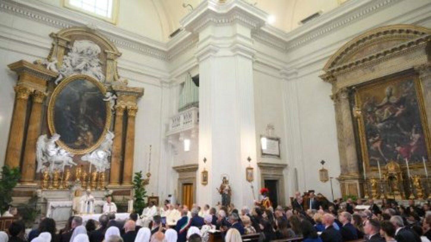 Papa: como Maria, não tenhamos medo de escolher a vida