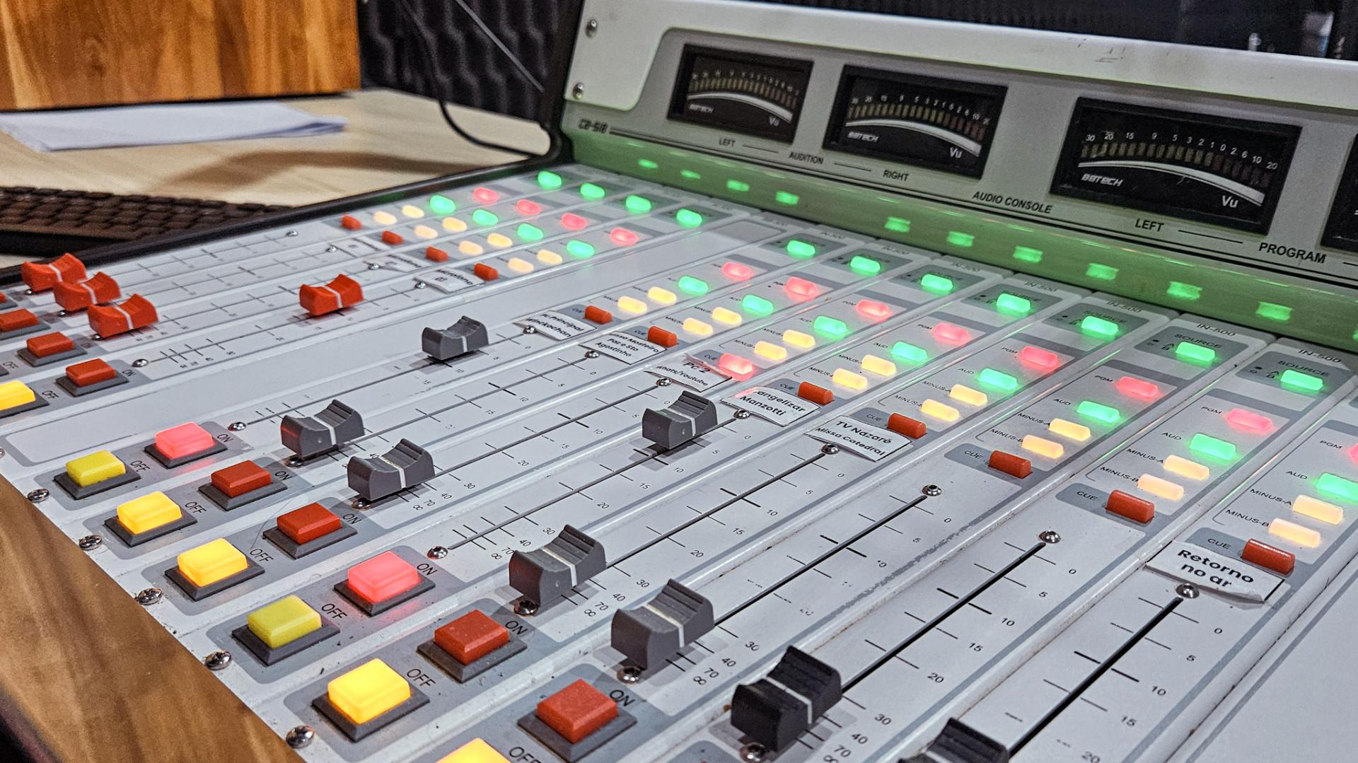 Dia Nacional do Rádio: homenagem ao pioneiro da radiodifusão e destaque à missão evangelizadora