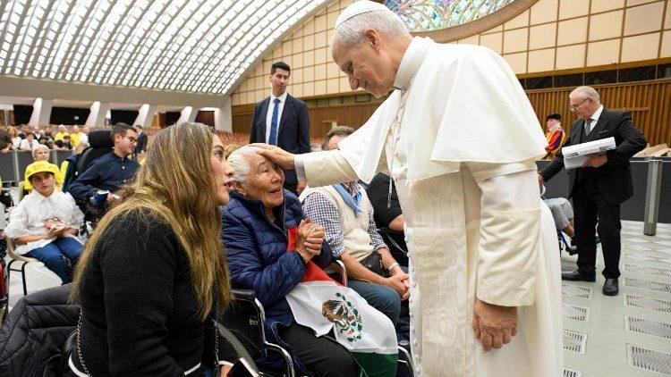 Leão XIV: Cristo não retorna à vida sozinho, mas arrasta consigo toda a humanidade