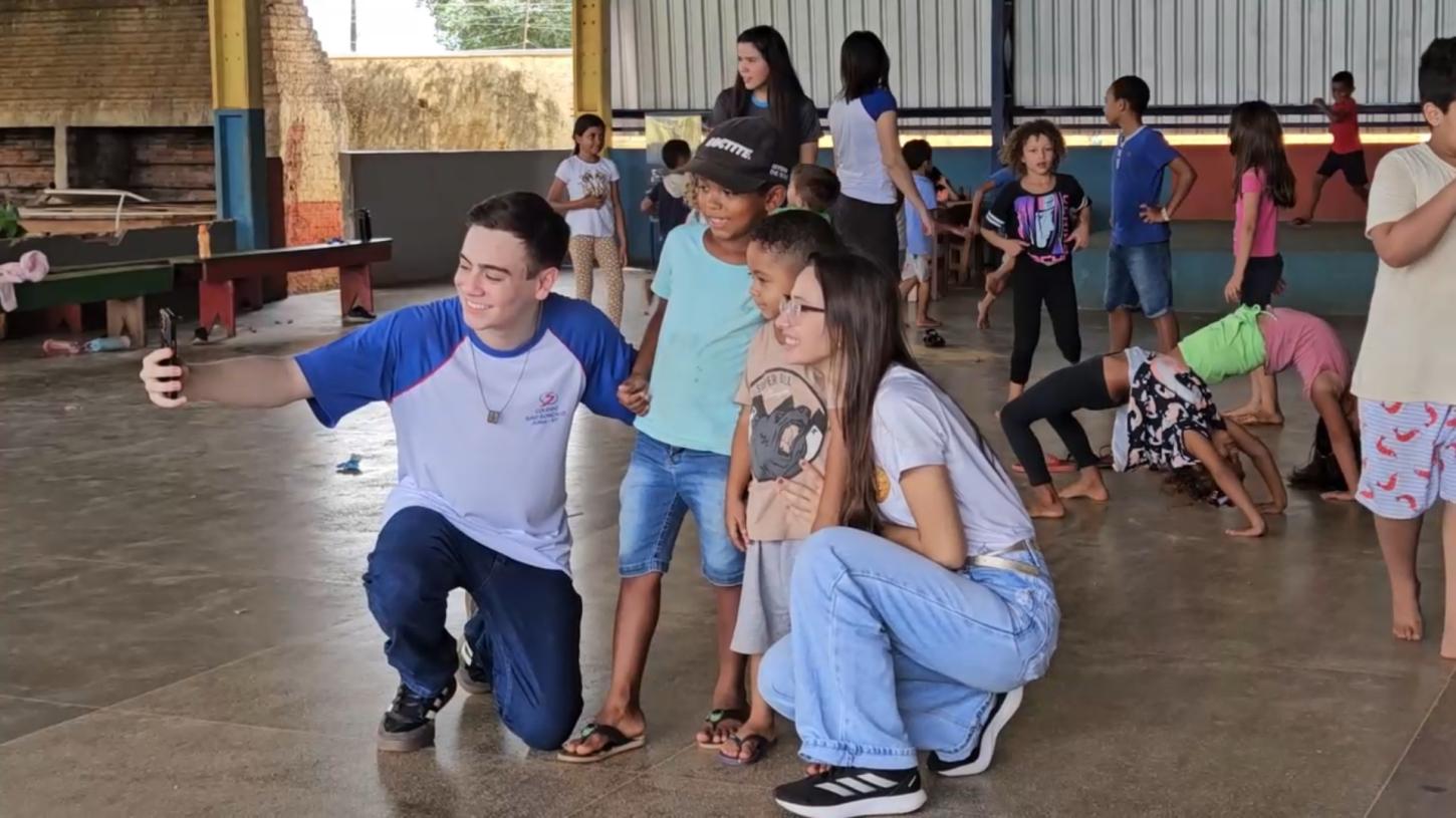 Alunos do Colégio São Gonçalo realizam ação Solidária com crianças do Oratório São Francisco