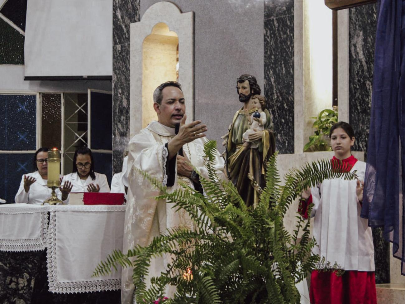 Missa na Paróquia Santo Agostinho - Juína
