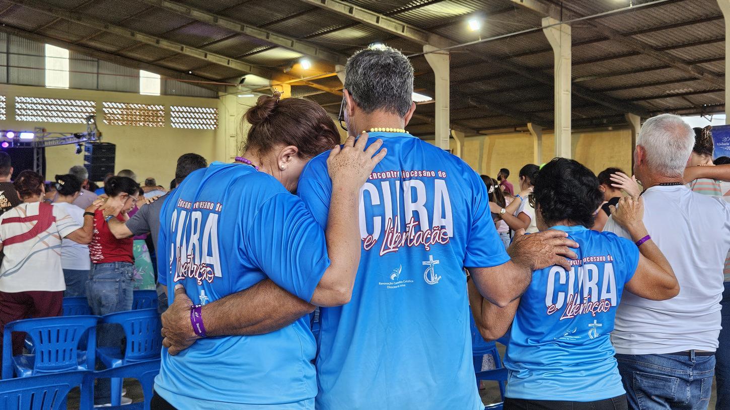 Mais de 500 fiéis participam do 2º Encontro Diocesano de Cura e Libertação em Juína
